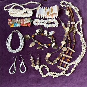 Elegant Pearlescent and Bead Jewelry Set